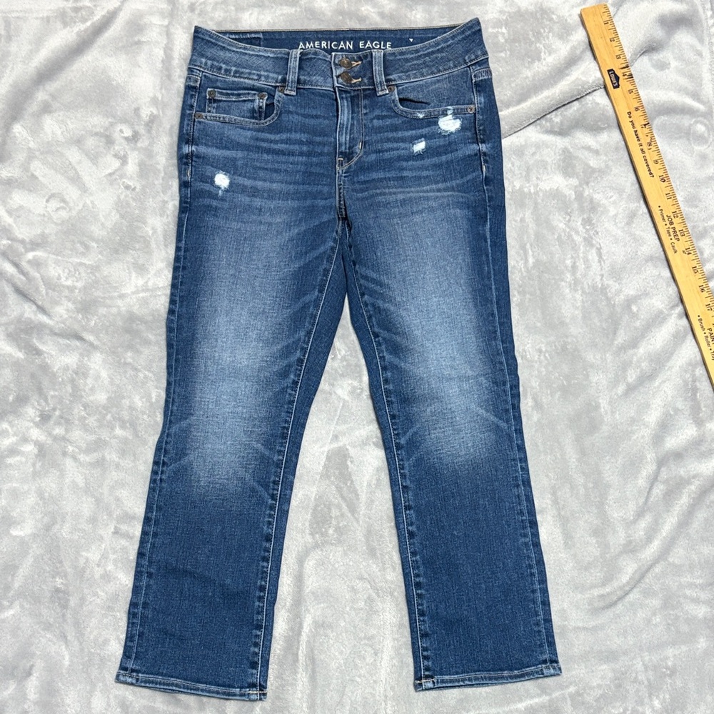 American Eagle Outfitters Artist Crop Women's Distressed Jeans.